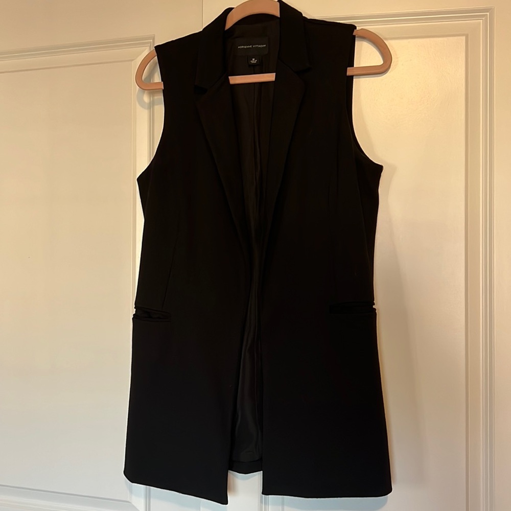 Sleeveless blazer